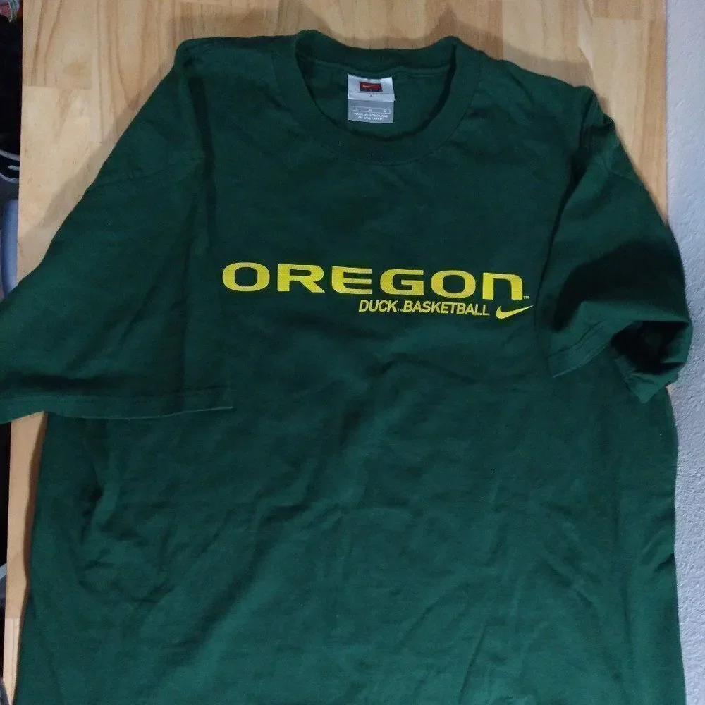 Vintage Nike U of Oregon Ducks Basketball T-Shirt